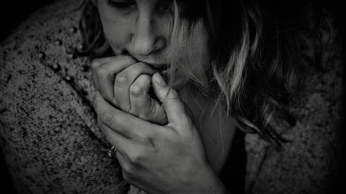 Nagelbijt arrangement